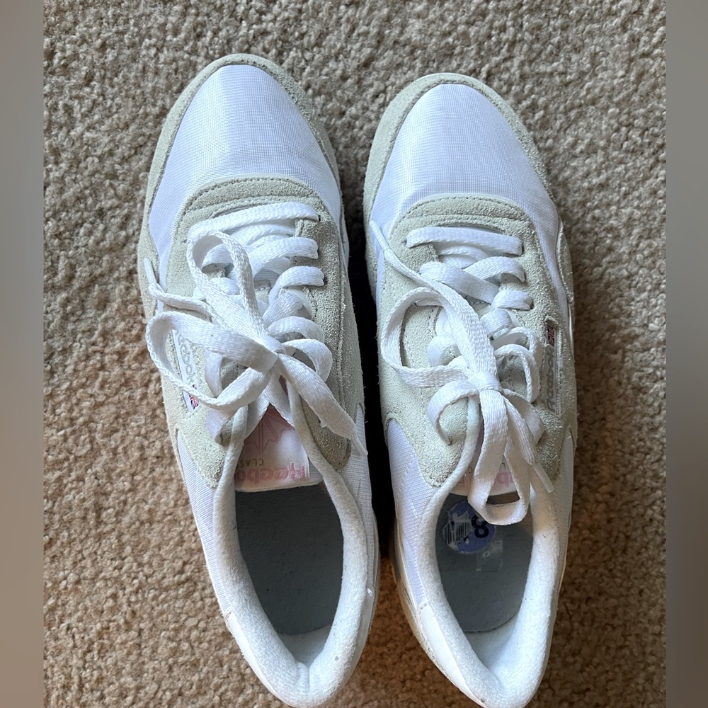 Women’s Reebok tennis shoes